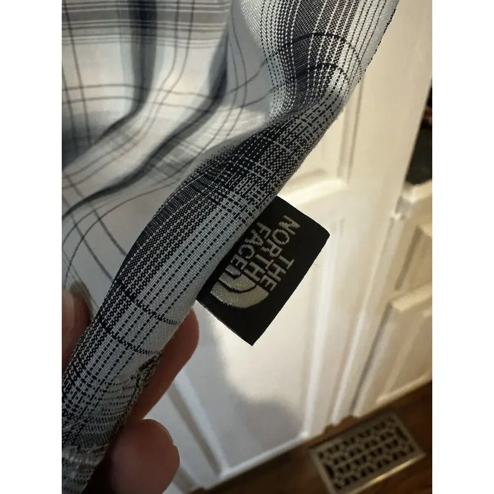 The North Face Men's Size L Short Sleeve Button Up Zip Pocket Shirt White Plaid